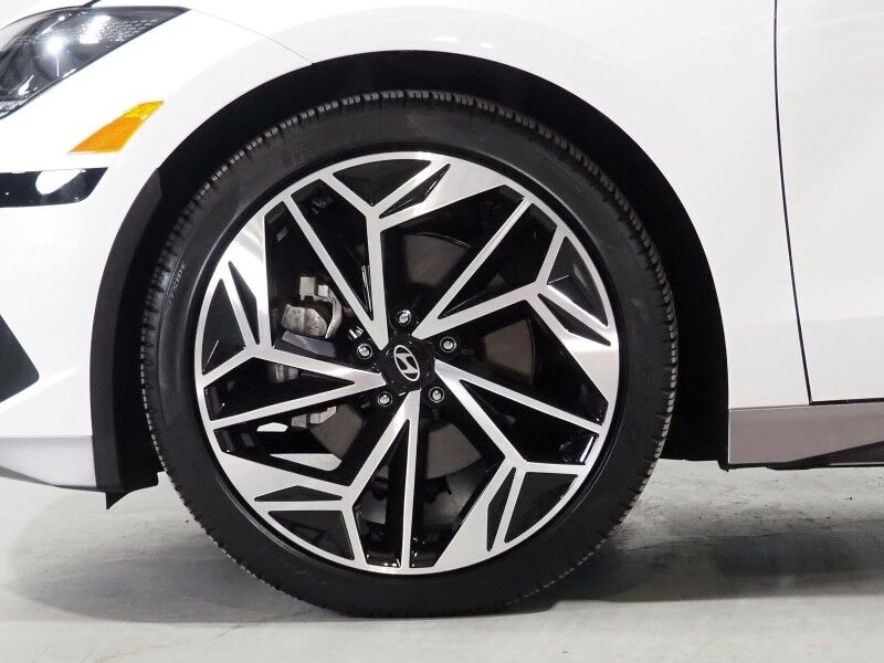 2025 Hyundai IONIQ 6 SEL *NAVIGATION, ADAPTIVE CRUISE, SAFETY ALERTS, BACKUP-CAMERA, DIGITAL COCKPIT, HEATED SEATS, 20 INCH WHEELS, WIRELESS CHARGING, ANDROID & APPLE Round Rock TX