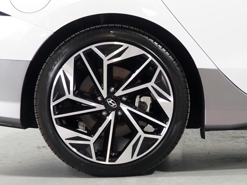 2025 Hyundai IONIQ 6 SEL *NAVIGATION, ADAPTIVE CRUISE, SAFETY ALERTS, BACKUP-CAMERA, DIGITAL COCKPIT, HEATED SEATS, 20 INCH WHEELS, WIRELESS CHARGING, ANDROID & APPLE Round Rock TX