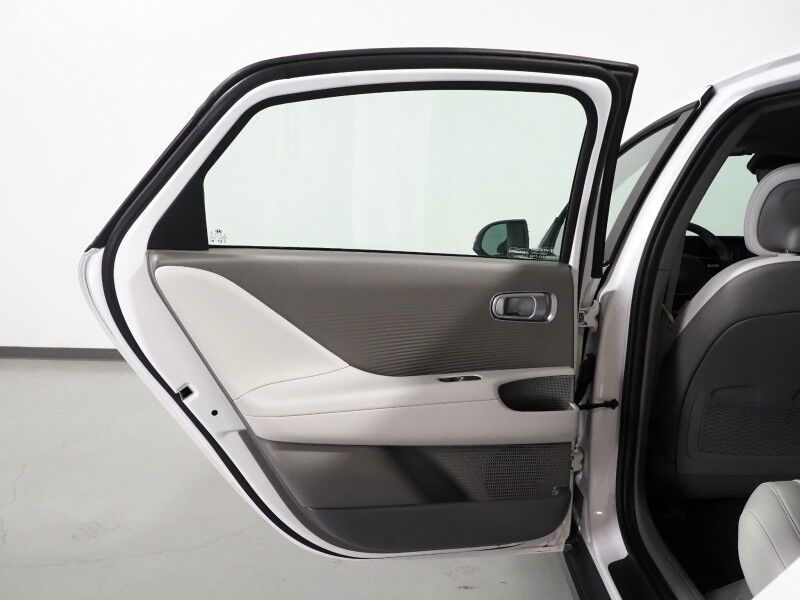 2025 Hyundai IONIQ 6 SEL *NAVIGATION, ADAPTIVE CRUISE, SAFETY ALERTS, BACKUP-CAMERA, DIGITAL COCKPIT, HEATED SEATS, 20 INCH WHEELS, WIRELESS CHARGING, ANDROID & APPLE Round Rock TX