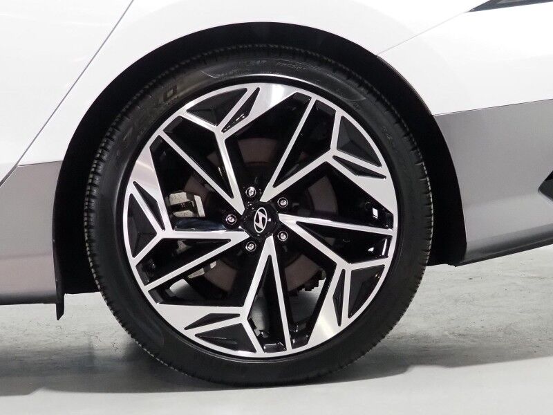 2025 Hyundai IONIQ 6 SEL *NAVIGATION, ADAPTIVE CRUISE, SAFETY ALERTS, BACKUP-CAMERA, DIGITAL COCKPIT, HEATED SEATS, 20 INCH WHEELS, WIRELESS CHARGING, ANDROID & APPLE Round Rock TX