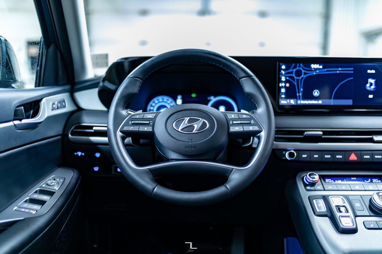 2025 Hyundai Palisade AWD Urban Leather Roof Nav BCam Red Deer AB