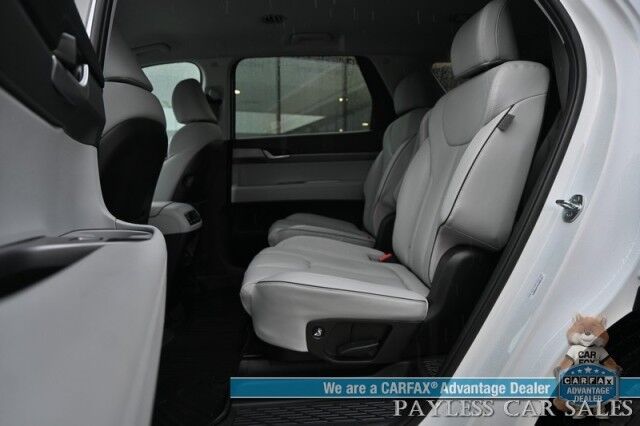 2025 Hyundai Palisade SEL / AWD / Auto Start / Power & Heated Leather Seats / Navigation / Adaptive Cruise / Lane Departure & Blind Spot / Rear Captain Chairs / 3rd Row / Seats 7 / Apple CarPlay & Android Auto / Back Up Camera / 1-Owner Anchorage AK