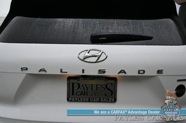 2025 Hyundai Palisade SEL / AWD / Auto Start / Power & Heated Leather Seats / Navigation / Adaptive Cruise / Lane Departure & Blind Spot / Rear Captain Chairs / 3rd Row / Seats 7 / Apple CarPlay & Android Auto / Back Up Camera / 1-Owner Anchorage AK