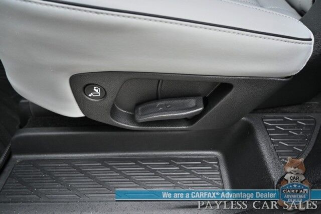 2025 Hyundai Palisade SEL / AWD / Auto Start / Power & Heated Leather Seats / Navigation / Adaptive Cruise / Lane Departure & Blind Spot / Rear Captain Chairs / 3rd Row / Seats 7 / Apple CarPlay & Android Auto / Back Up Camera / 1-Owner Anchorage AK