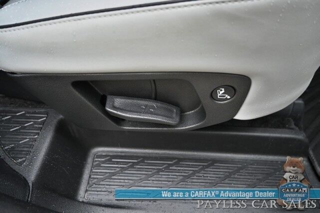2025 Hyundai Palisade SEL / AWD / Auto Start / Power & Heated Leather Seats / Navigation / Adaptive Cruise / Lane Departure & Blind Spot / Rear Captain Chairs / 3rd Row / Seats 7 / Apple CarPlay & Android Auto / Back Up Camera / 1-Owner Anchorage AK