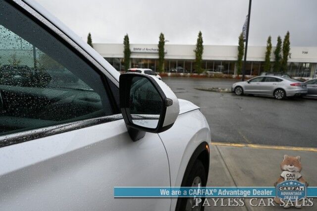 2025 Hyundai Palisade SEL / AWD / Auto Start / Power & Heated Leather Seats / Navigation / Adaptive Cruise / Lane Departure & Blind Spot / Rear Captain Chairs / 3rd Row / Seats 7 / Apple CarPlay & Android Auto / Back Up Camera / 1-Owner Anchorage AK