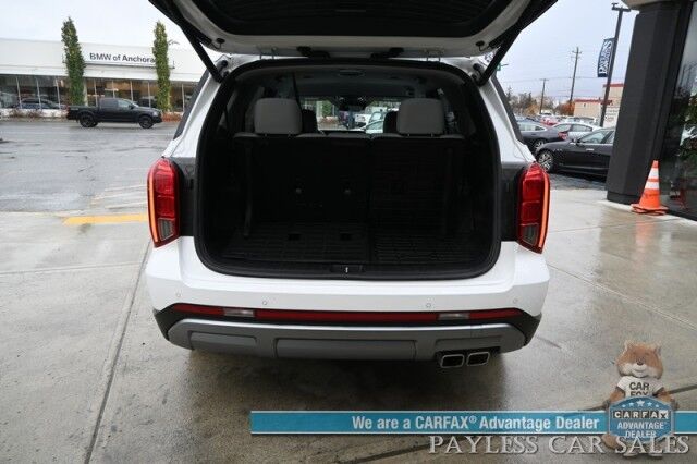 2025 Hyundai Palisade SEL / AWD / Auto Start / Power & Heated Leather Seats / Navigation / Adaptive Cruise / Lane Departure & Blind Spot / Rear Captain Chairs / 3rd Row / Seats 7 / Apple CarPlay & Android Auto / Back Up Camera / 1-Owner Anchorage AK