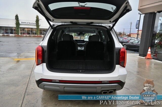 2025 Hyundai Palisade SEL / AWD / Auto Start / Power & Heated Leather Seats / Navigation / Adaptive Cruise / Lane Departure & Blind Spot / Rear Captain Chairs / 3rd Row / Seats 7 / Apple CarPlay & Android Auto / Back Up Camera / 1-Owner Anchorage AK
