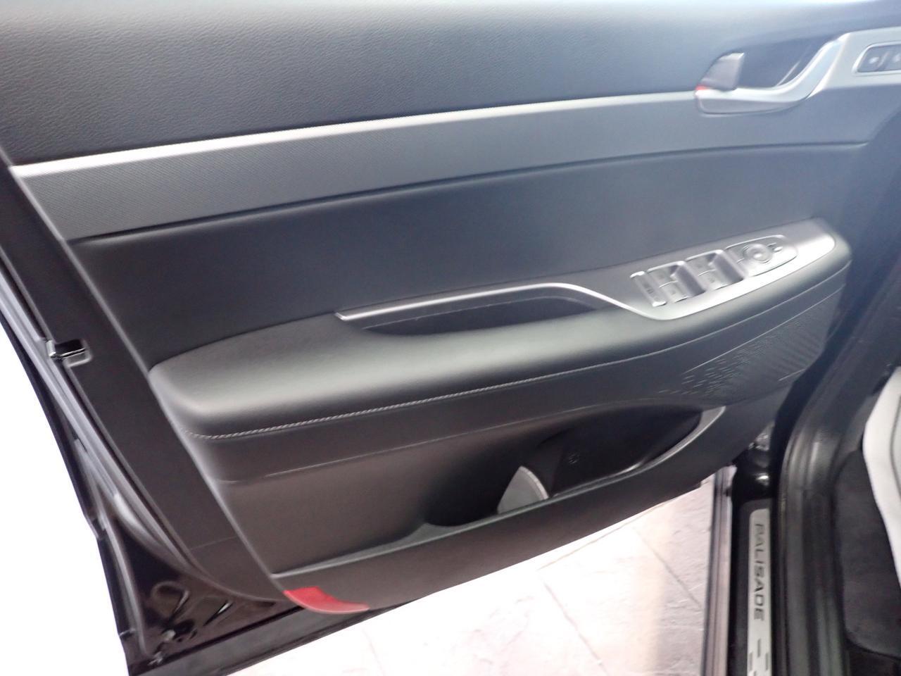 2025 Hyundai Palisade Urban 7-PASS AWD LEATHER NAVI SUNROOF BUCKET SEATS Listowel ON