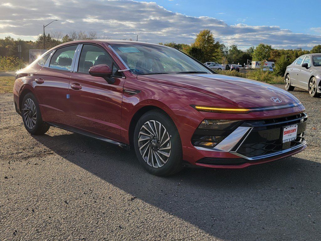 2025 Hyundai SONATA HYBRID SEL