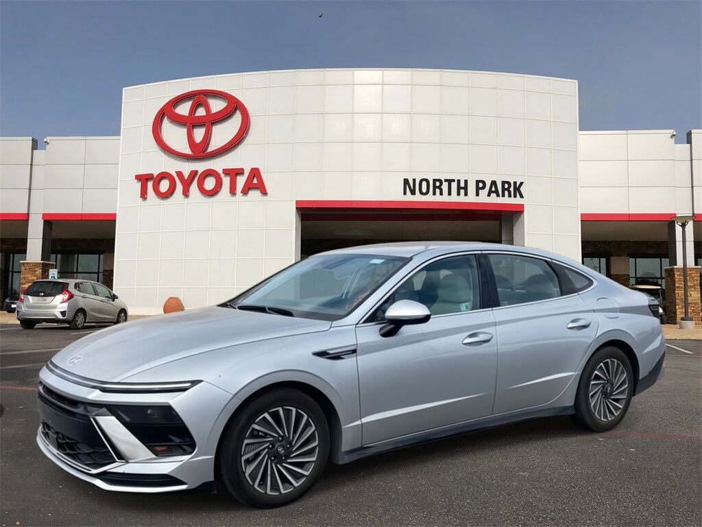 2025 Hyundai Sonata Hybrid