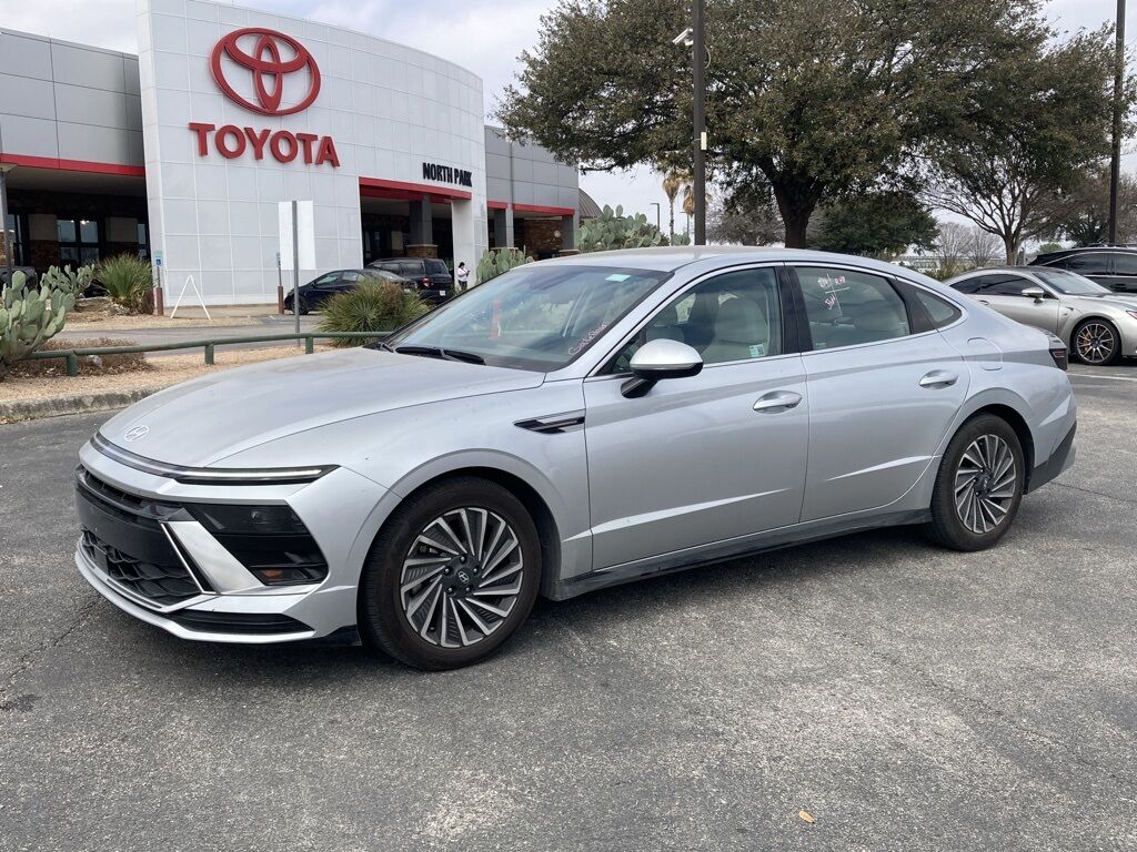 2025 Hyundai Sonata Hybrid
