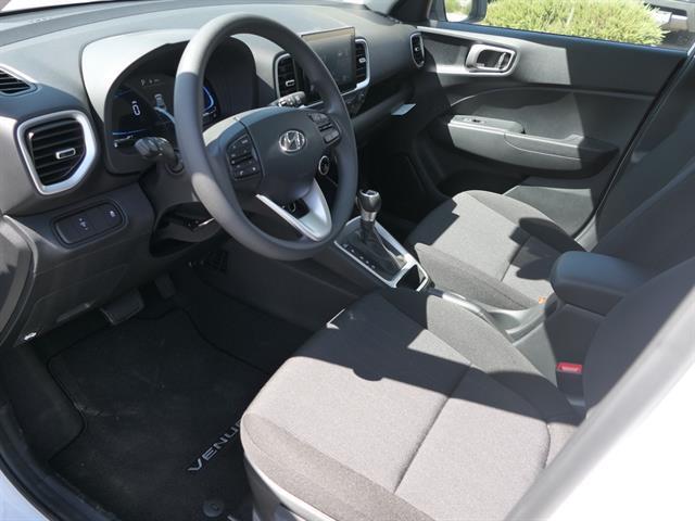 2025 Hyundai Venue SE