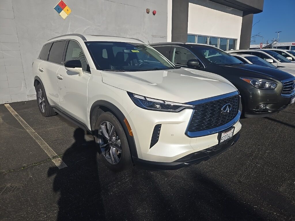 2025 INFINITI QX60 LUXE