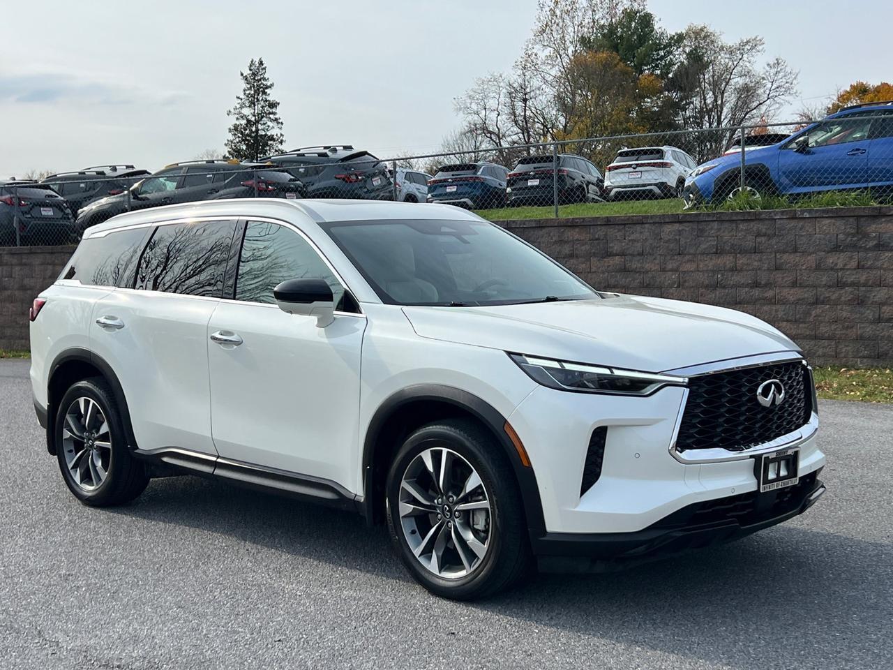 2025 INFINITI QX60 LUXE