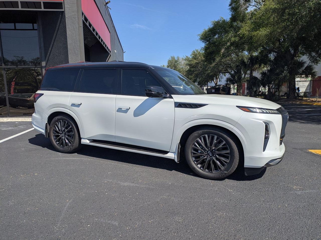 2025 INFINITI QX80 AUTOGRAPH