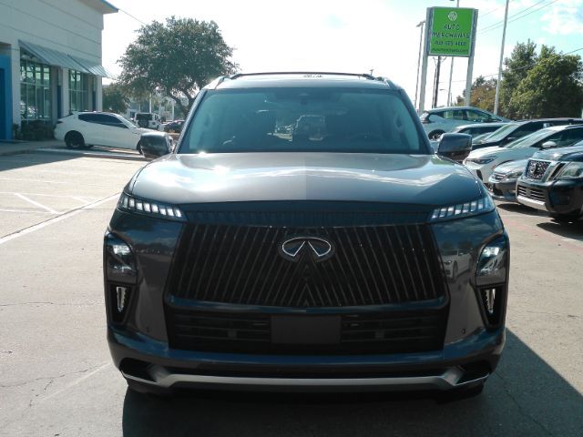 2025 INFINITI QX80 LUXE