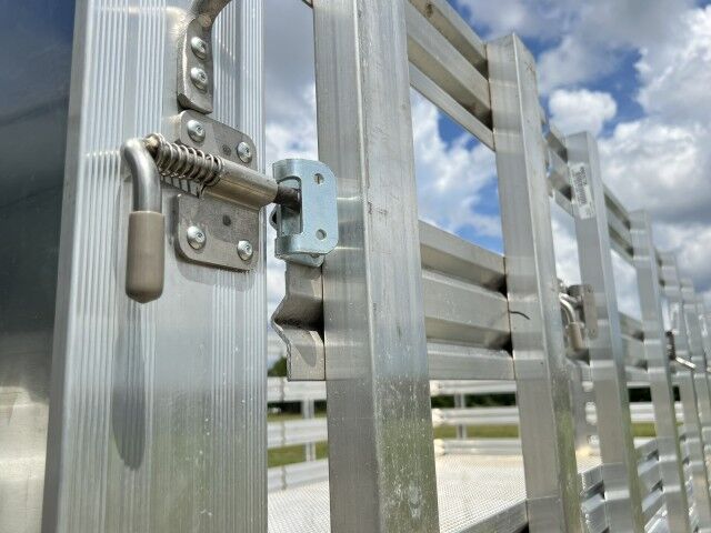 2025 Isuzu FTR 18' Aluminum Stake Bed Truck with 4K Truck Mounted Forklift Homestead FL