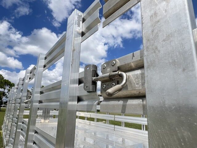 2025 Isuzu FTR 18' Aluminum Stake Bed Truck with 4K Truck Mounted Forklift Homestead FL