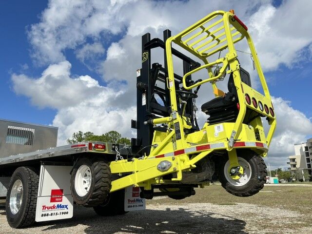 2025 Isuzu FTR 20' Aluminum Flatbed Truck with 4,000 lbs. Truck Mounted Forklif Homestead FL