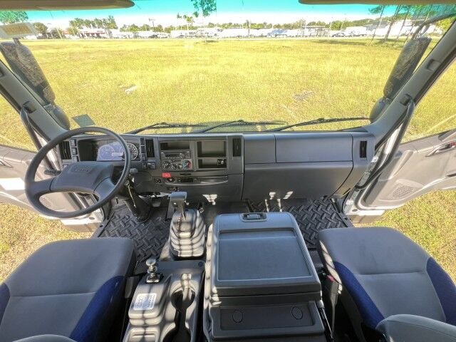 2025 Isuzu FTR 26&apos; BABCO Aluminum Flatbed with 4K Truck Mounted Forklift Homestead FL