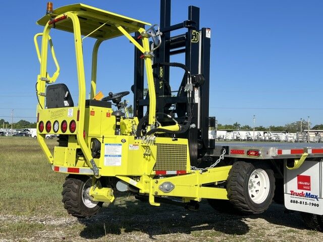 2025 Isuzu FTR 26&apos; BABCO Aluminum Flatbed with 4K Truck Mounted Forklift Homestead FL
