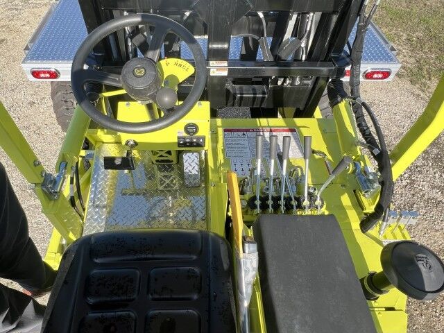 2025 Isuzu FTR 26&apos; BABCO Aluminum Flatbed with 4K Truck Mounted Forklift Homestead FL