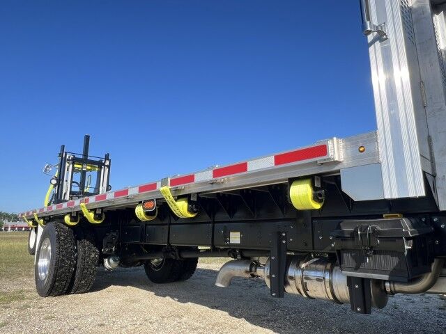2025 Isuzu FTR 26&apos; BABCO Aluminum Flatbed with 4K Truck Mounted Forklift Homestead FL