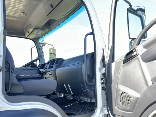 2025 Isuzu FTR 26&apos; BABCO Aluminum Flatbed with 4K Truck Mounted Forklift Homestead FL