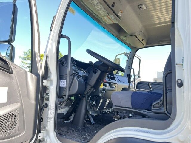 2025 Isuzu FTR 26&apos; BABCO Aluminum Flatbed with 4K Truck Mounted Forklift Homestead FL