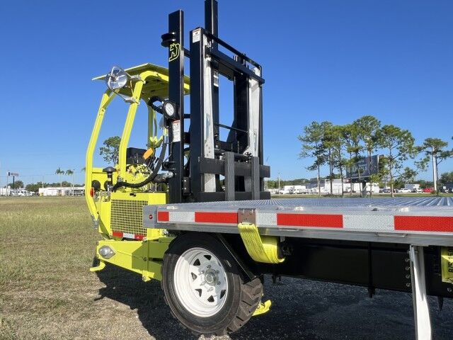 2025 Isuzu FTR 26&apos; BABCO Aluminum Flatbed with 4K Truck Mounted Forklift Homestead FL