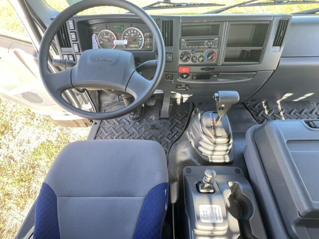 2025 Isuzu FTR 26&apos; BABCO Aluminum Flatbed with 4K Truck Mounted Forklift Homestead FL