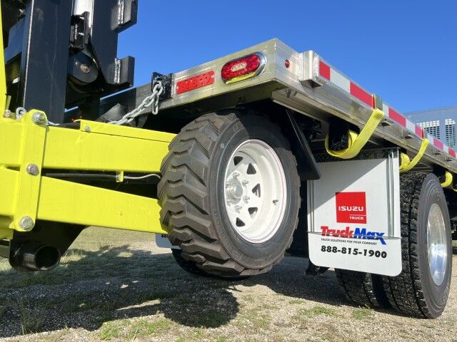 2025 Isuzu FTR 26&apos; BABCO Aluminum Flatbed with 4K Truck Mounted Forklift Homestead FL