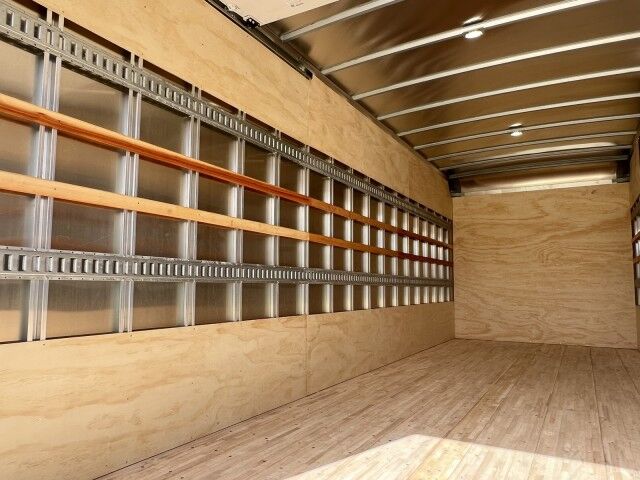 2025 Isuzu FTR 26' Dry Box Truck with 2,500 lbs. Lift Gate Homestead FL