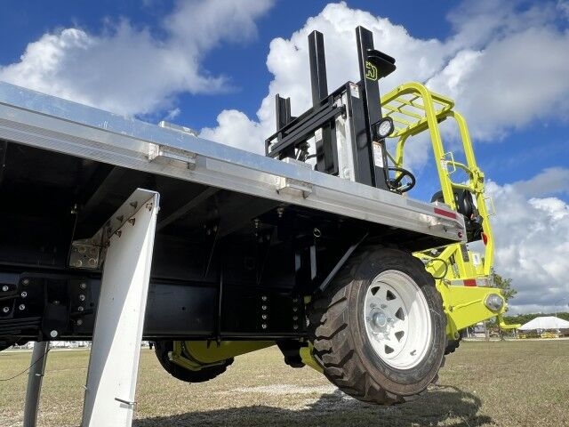 2025 Isuzu FVR 22' BABCO Aluminum Flatbed Truck with 4K Donkey Forklift Homestead FL