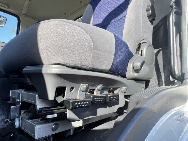 2025 Isuzu FVR 26&apos; BABCO Aluminum Flatbed with 4K Truck Mounted Forklift Homestead FL