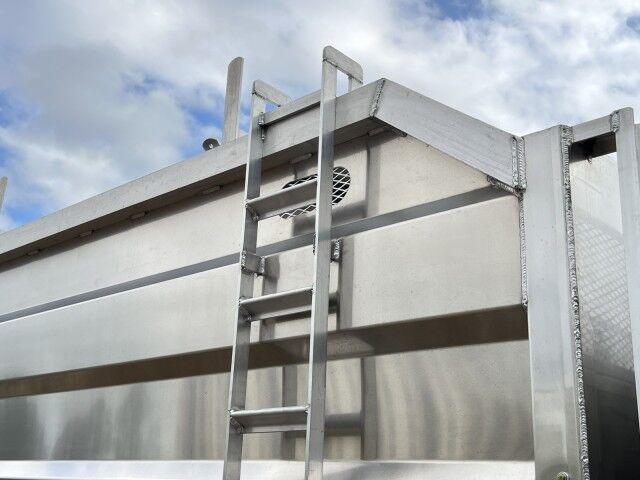 2025 Isuzu NRR Crew Cab GAS 12' BABCO Aluminum Chipper Truck with 2' Tunnel Box Homestead FL