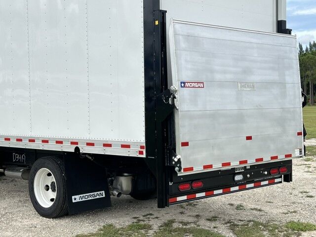 2025 Isuzu NRR Crew Cab GAS 16&apos; Dry Box Truck with 2,000 Railgate Homestead FL
