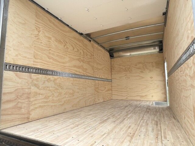 2025 Isuzu NRR Crew Cab GAS 16&apos; Dry Box Truck with 2,000 Railgate Homestead FL