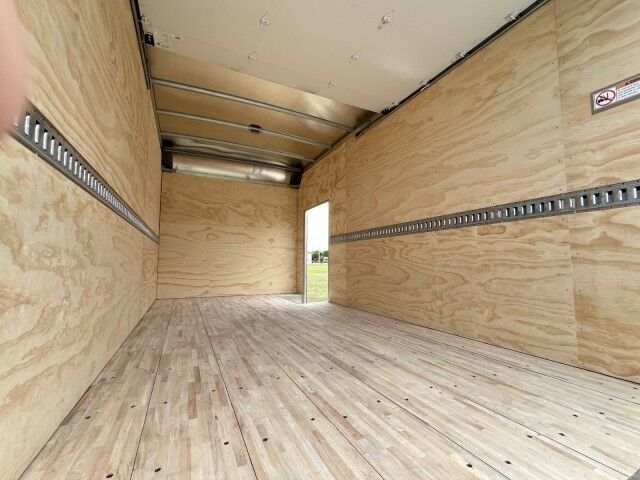 2025 Isuzu NRR Crew Cab GAS 16&apos; Dry Box Truck with 2,000 Railgate Homestead FL