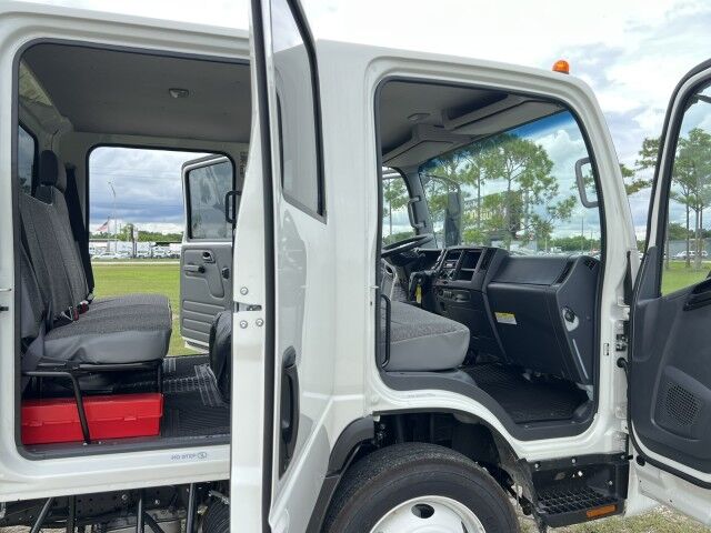 2025 Isuzu NRR Crew Cab GAS 16&apos; Dry Box Truck with 2,000 Railgate Homestead FL