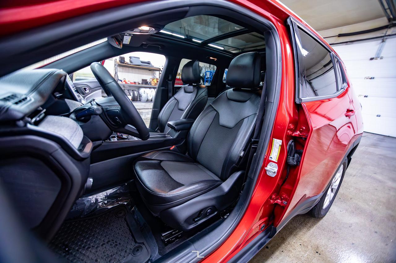 2025 Jeep Compass 4x4 North Roof Nav BCam Red Deer AB
