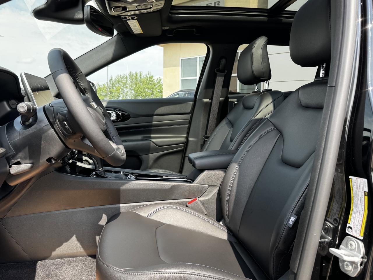 2025 Jeep Compass Altitude 4x4 | 2L Turbo | Sunroof | Power Liftgate | Backup Camera Redwater AB