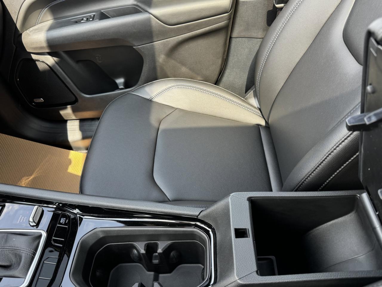 2025 Jeep Compass Altitude 4x4 | 2L Turbo | Sunroof | Power Liftgate | Backup Camera Redwater AB