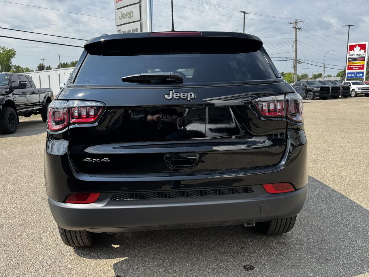 2025 Jeep Compass Altitude 4x4 | 2L Turbo | Sunroof | Power Liftgate | Backup Camera Redwater AB