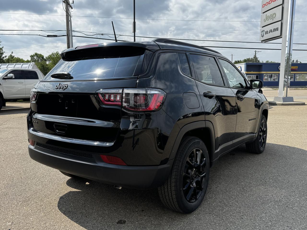2025 Jeep Compass Altitude 4x4 | 2L Turbo | Sunroof | Power Liftgate | Backup Camera Redwater AB