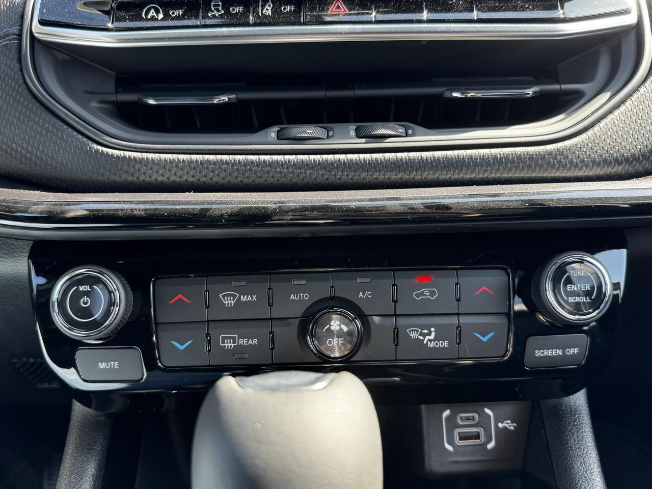 2025 Jeep Compass Altitude 4x4 SUV | Turbocharged Engine | Leatherette Seats | Power Liftgate | Backup Camera Redwater AB