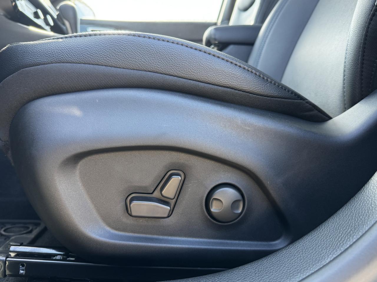 2025 Jeep Compass Altitude 4x4 SUV | Turbocharged Engine | Leatherette Seats | Power Liftgate | Backup Camera Redwater AB