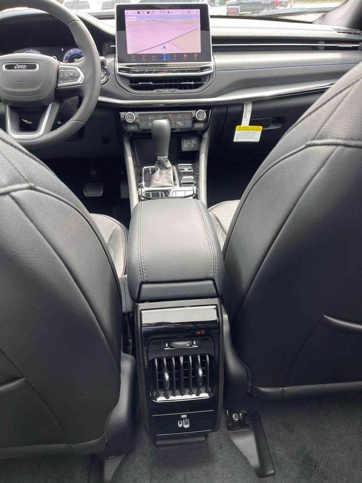 2025 Jeep Compass LIMITED 4X4 Orange MA