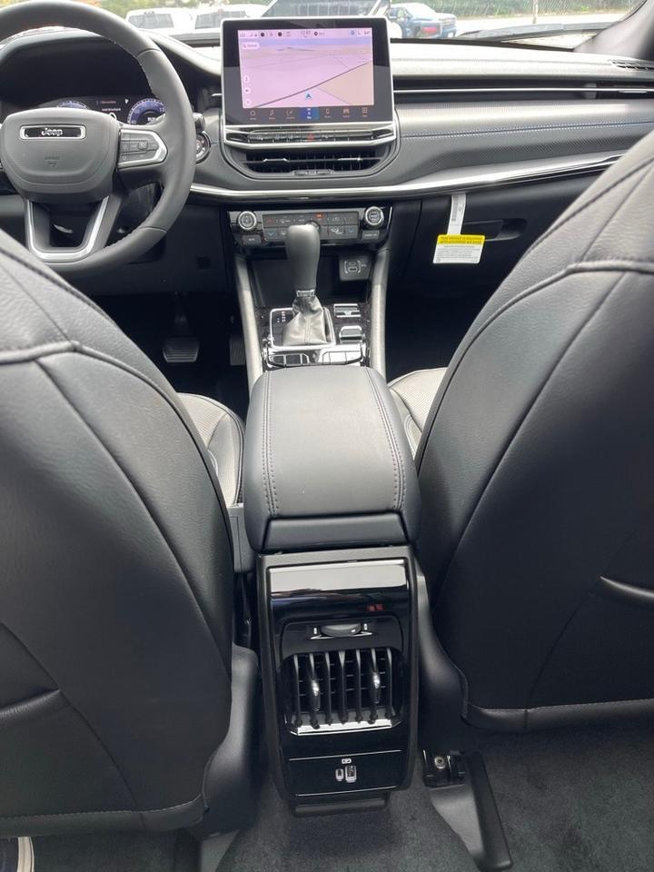 2025 Jeep Compass LIMITED 4X4 Orange MA